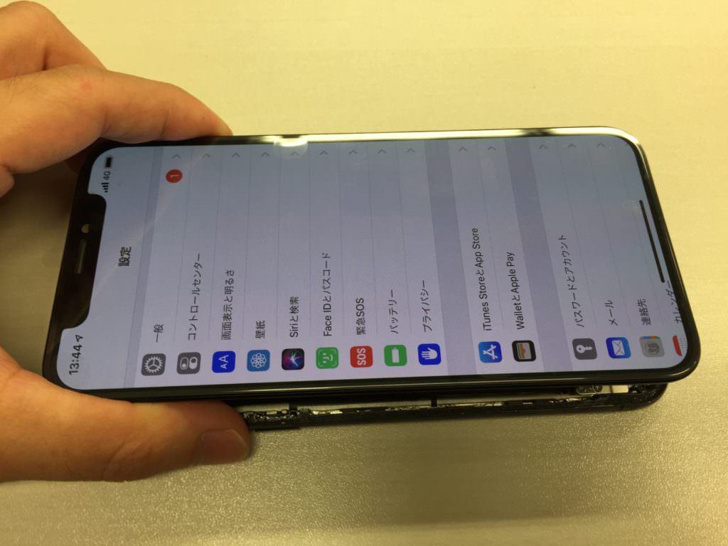 iPhoneX 画面交換　液晶修理　落とした　緑色　線　変色　操作できない　データ消えない　即日　高槻