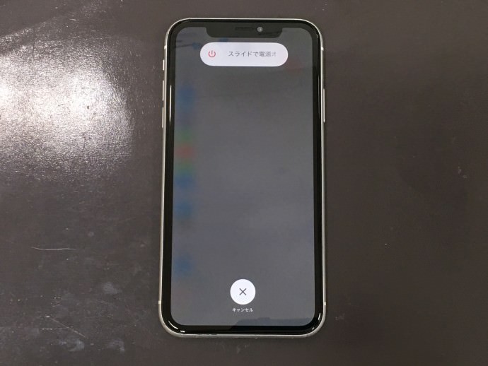 iPhone XR ホワイト 128GB 液晶漏れ(セール中) - スマートフォン本体