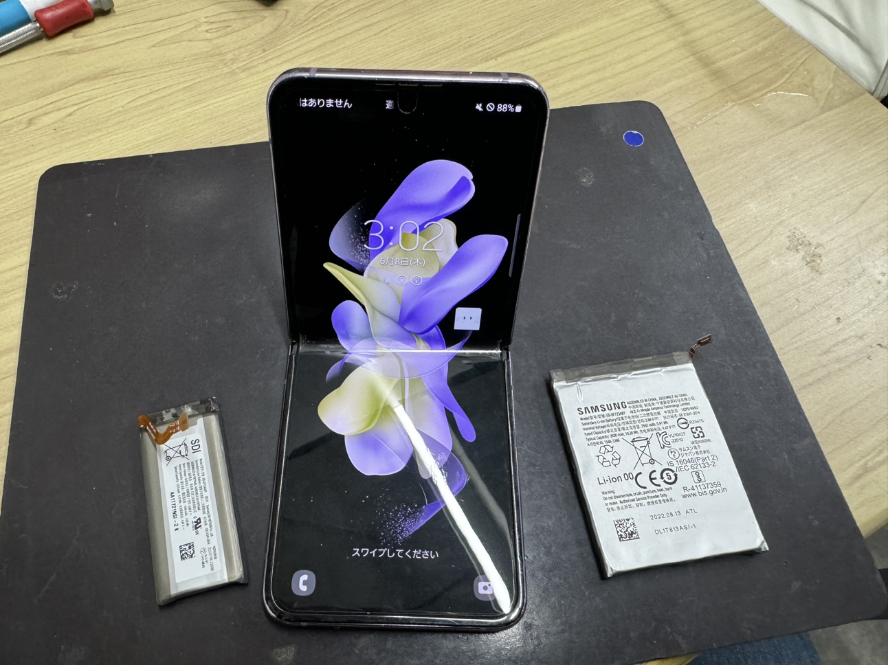 Galaxy Z Flip 4（ギャラクシーZフリップ4）が起動しない！ | スマホスピタル高槻店の修理速報