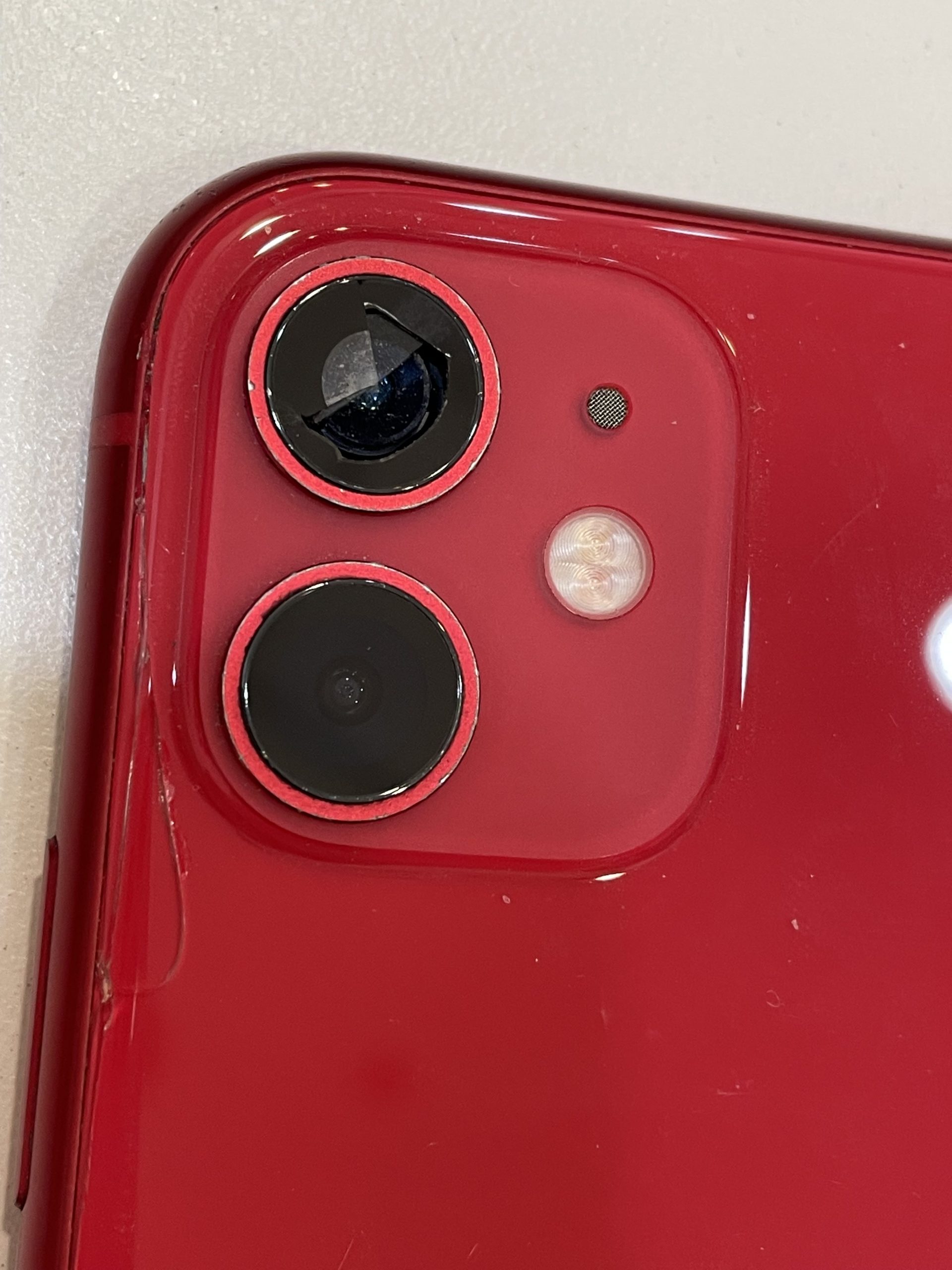 写真撮影で全体に白いもやがかかる。iPhone11のカメラレンズ交換