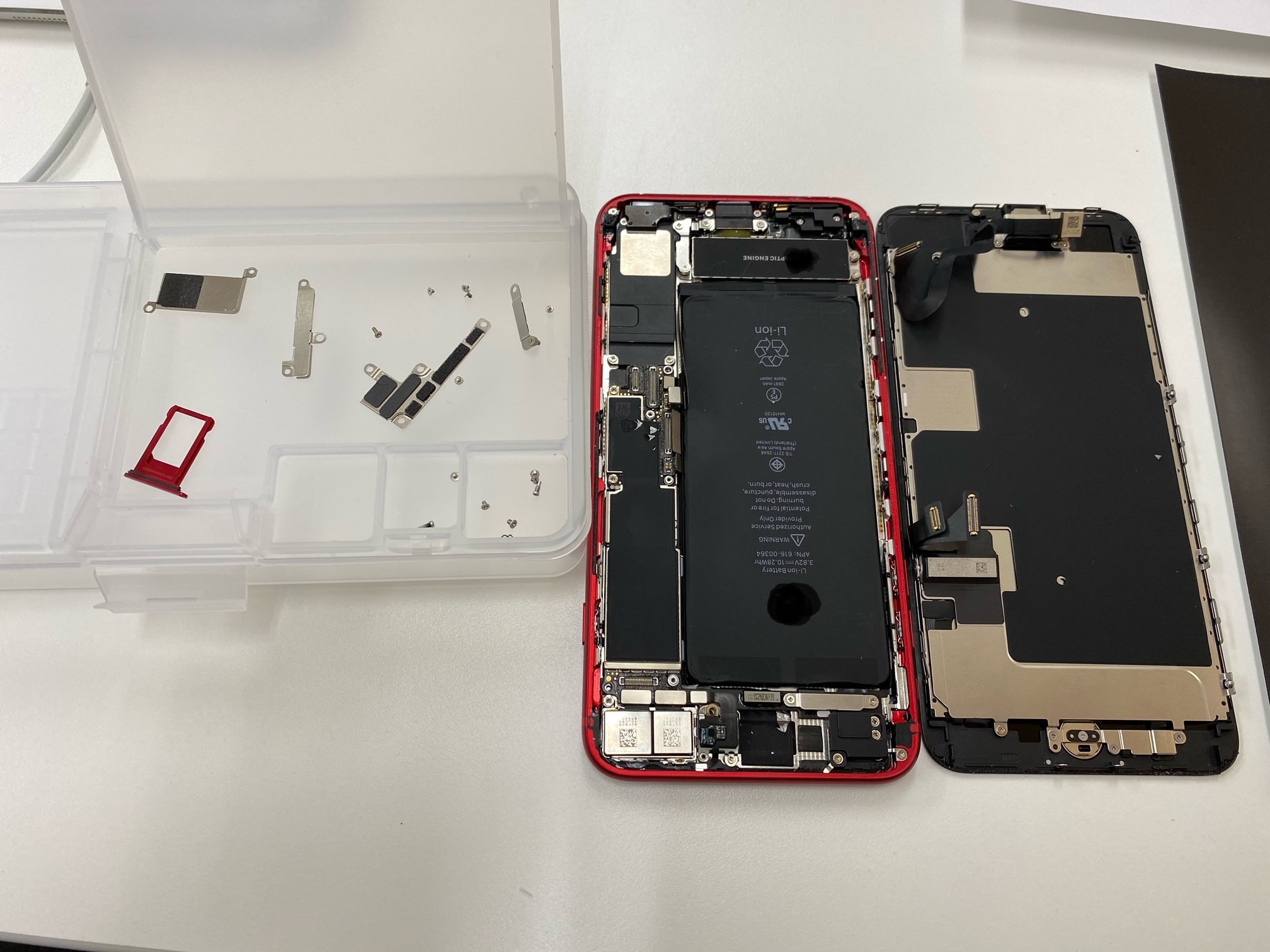 分解に失敗したiphone8plusもこの通り 自分で修理しようとして失敗 Iphone8plus修理 金沢市 スマホスピタルスリール金沢鞍月