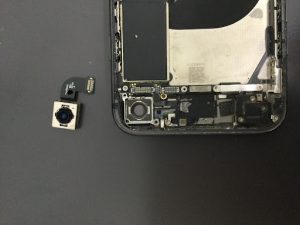 壊れてしまったiPhone8のカメラを取り換える