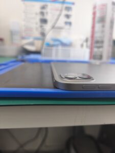 iPad Pro 11 第4世代】電源ボタンの陥没で起動しない？内部