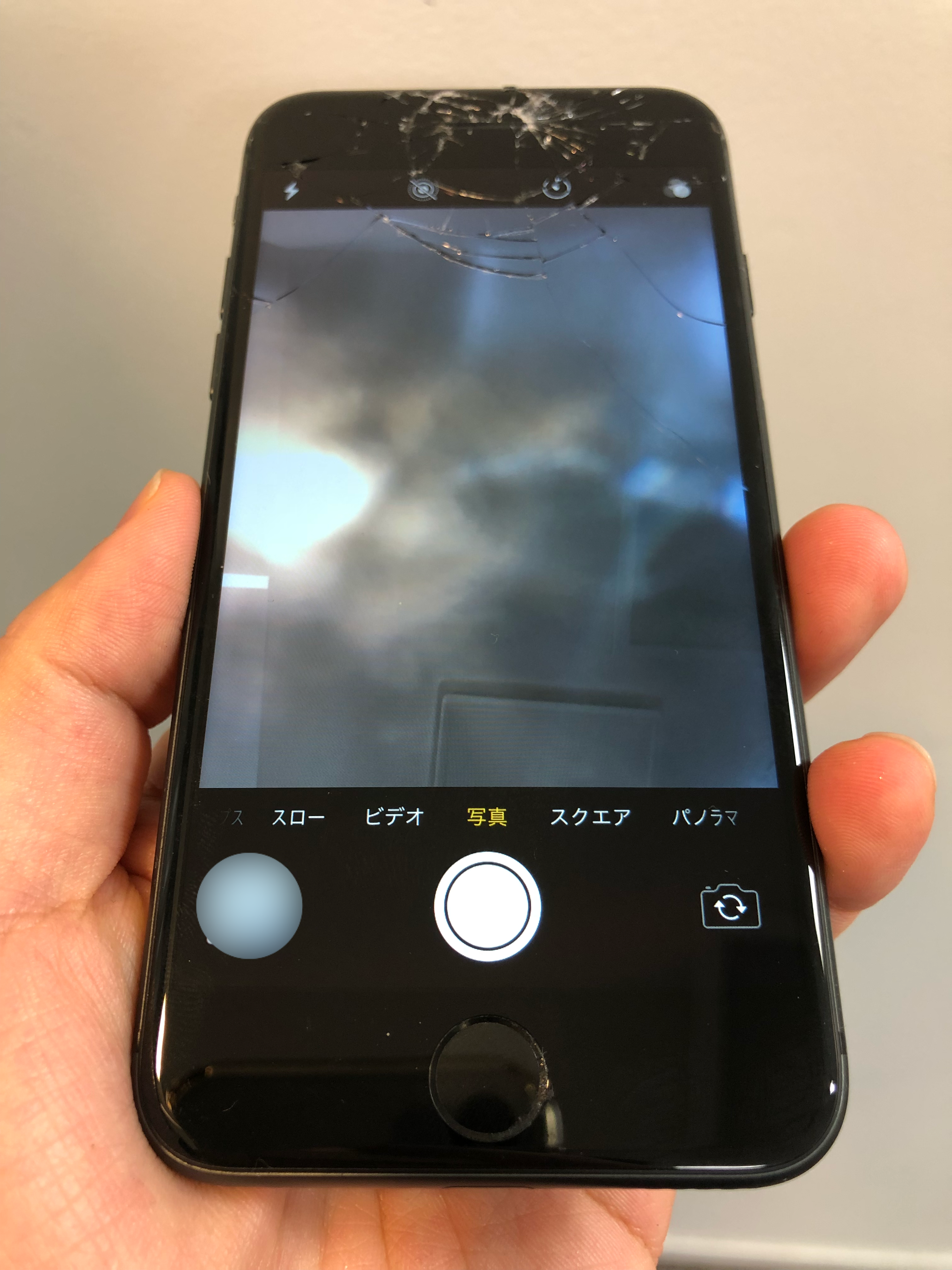 Iphone7の画面が割れて 自撮りもしにくくなった 画面交換だけで問題解決 スマホスピタル中津