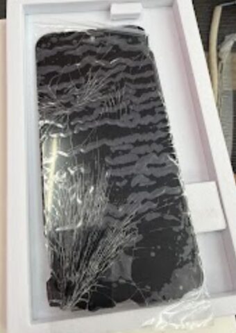 画面割れしているpixel8a