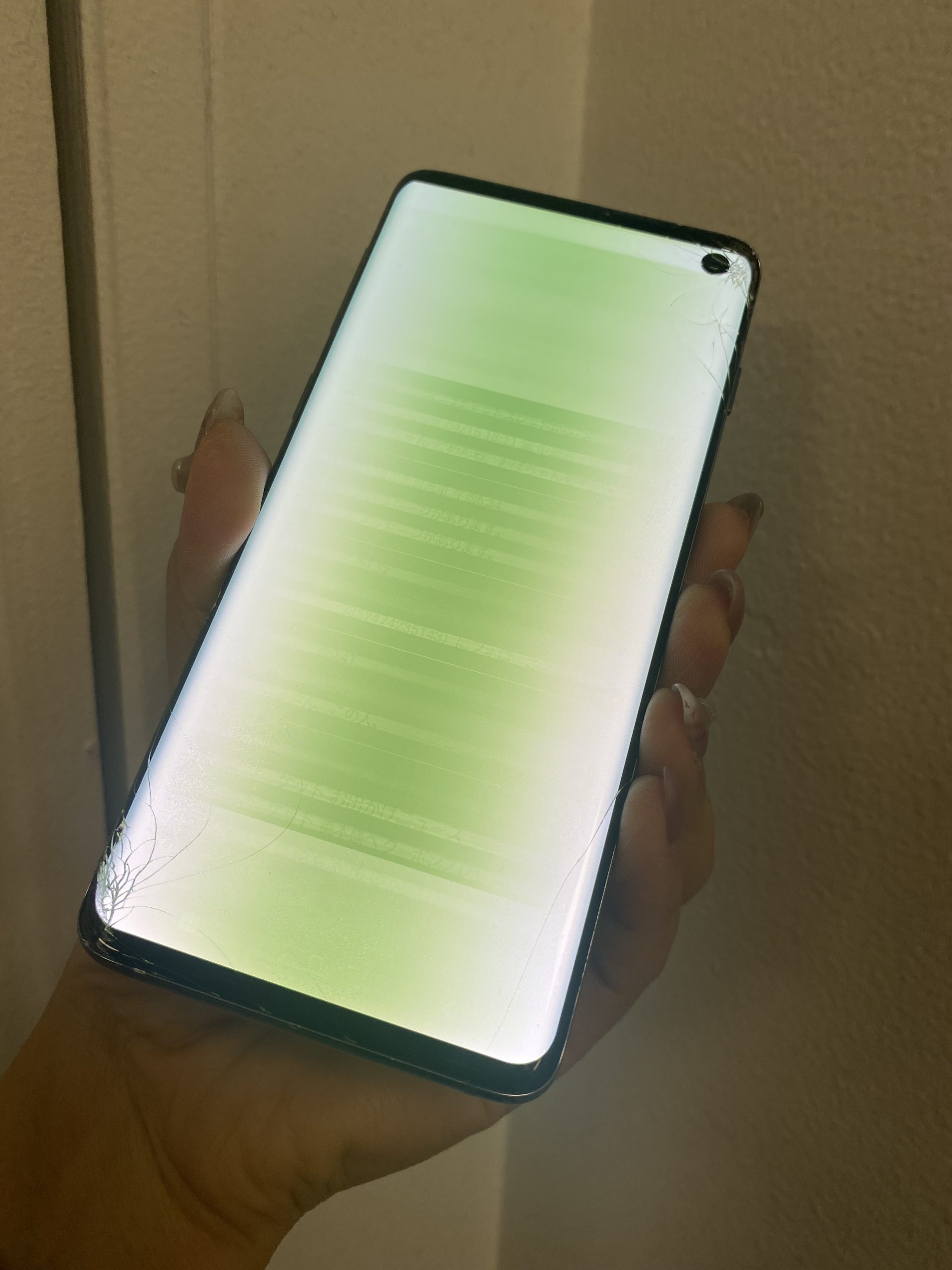 Galaxy S10の画面が発光！こんな症状を即日修理しました！ | スマ