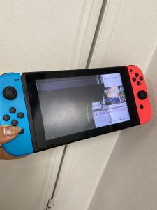 任天堂Switchの液晶漏れ！画面が見えない故障もイオン洛南店で修理できます！