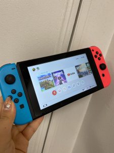 任天堂Switchの液晶漏れ！画面が見えない故障もイオン洛南店で修理できます！