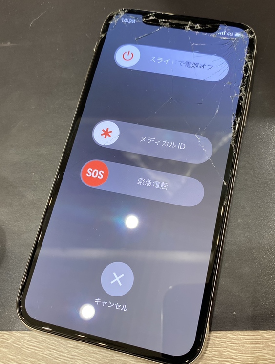 iPhoneXs画面割れ修理