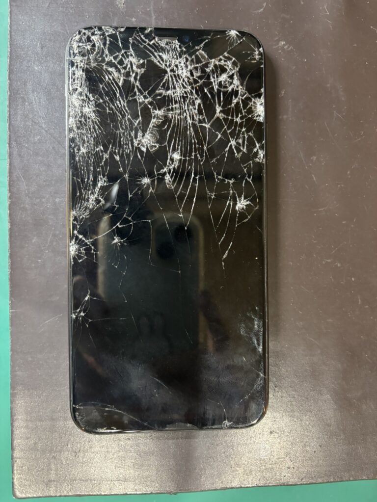 iPhone11ProMax画面割れ修理