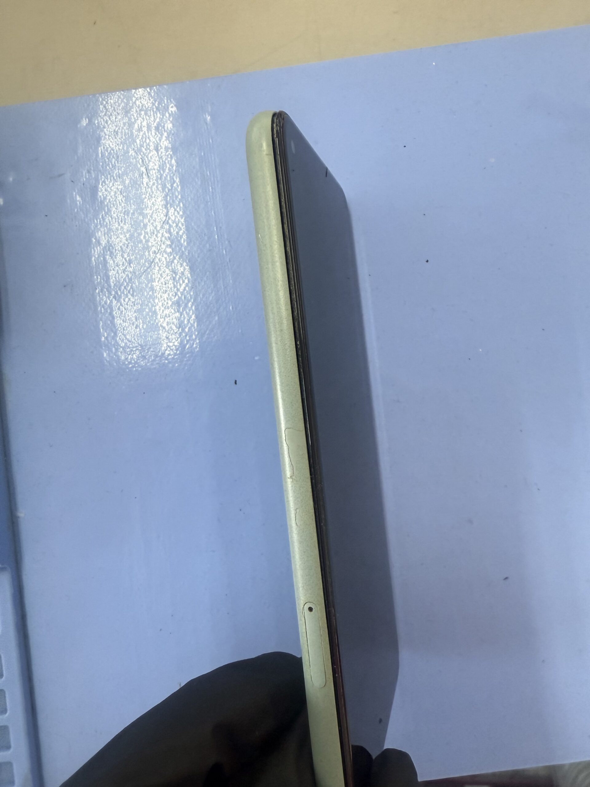 新しいバッテリーへ交換したAndroid pixel5