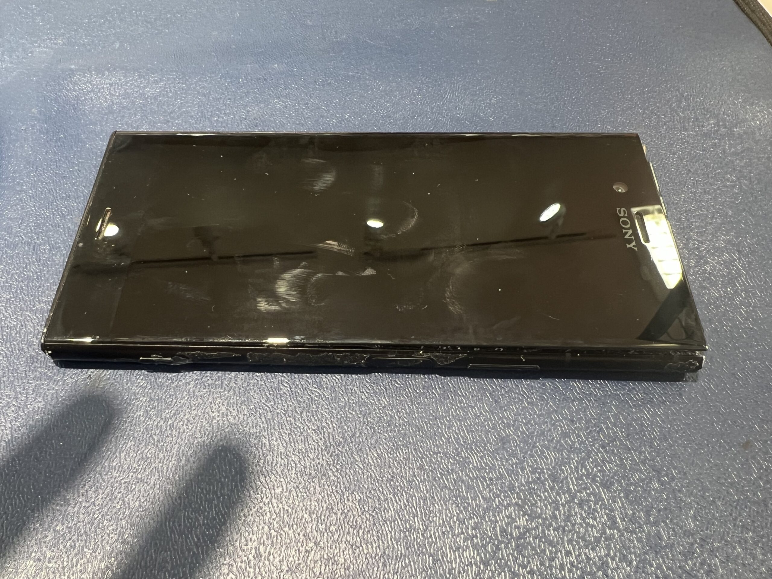 バッテリー膨張した状態のXperiaXZ2 コンパクト