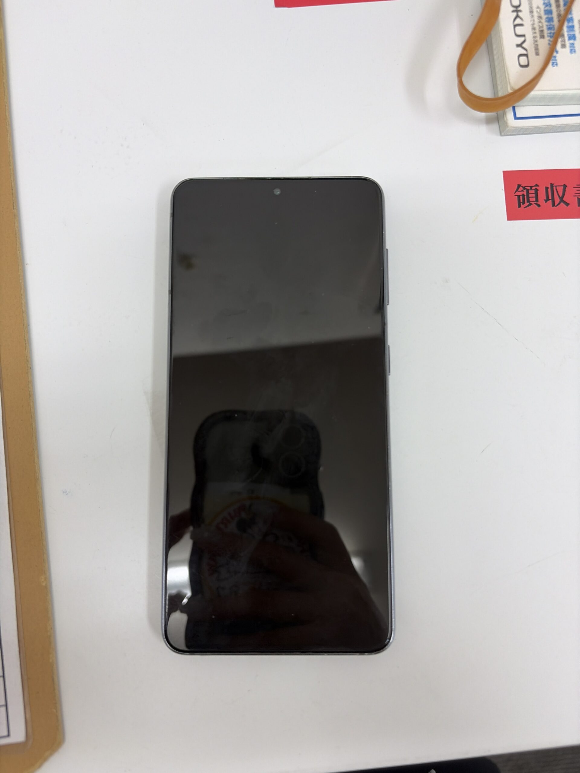 画面が割れた状態のmGalaxy S21 