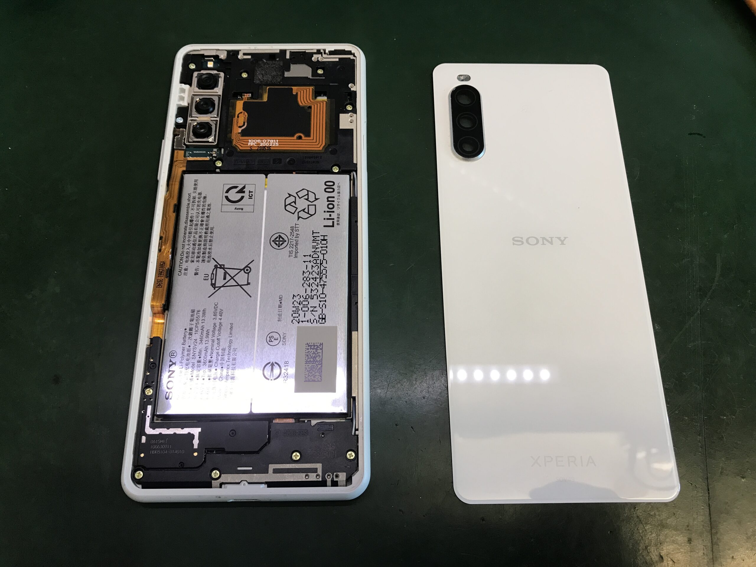 修理前(画面割れしたスマホ)