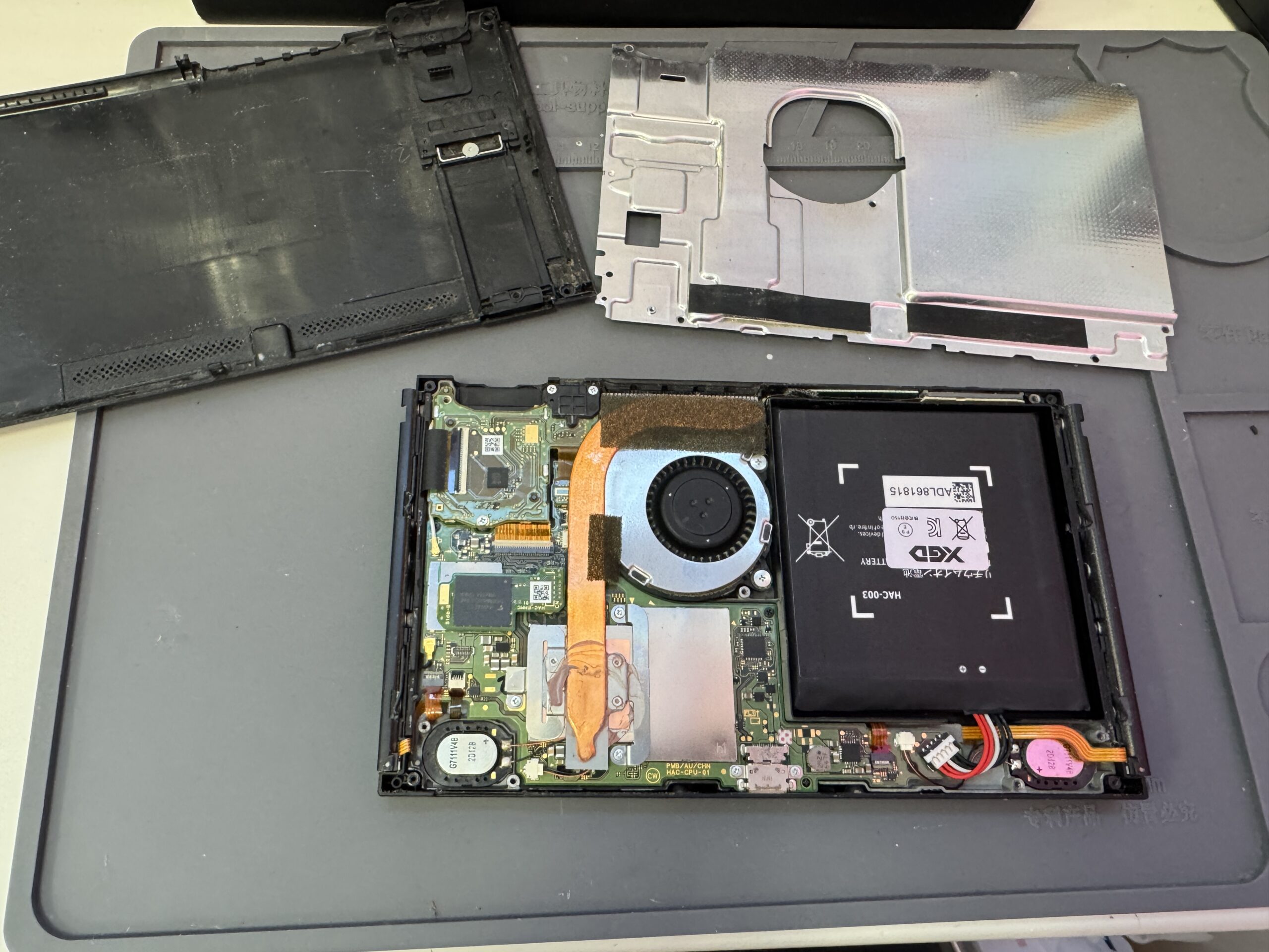 新しいバッテリーに交換したNintendo Switch