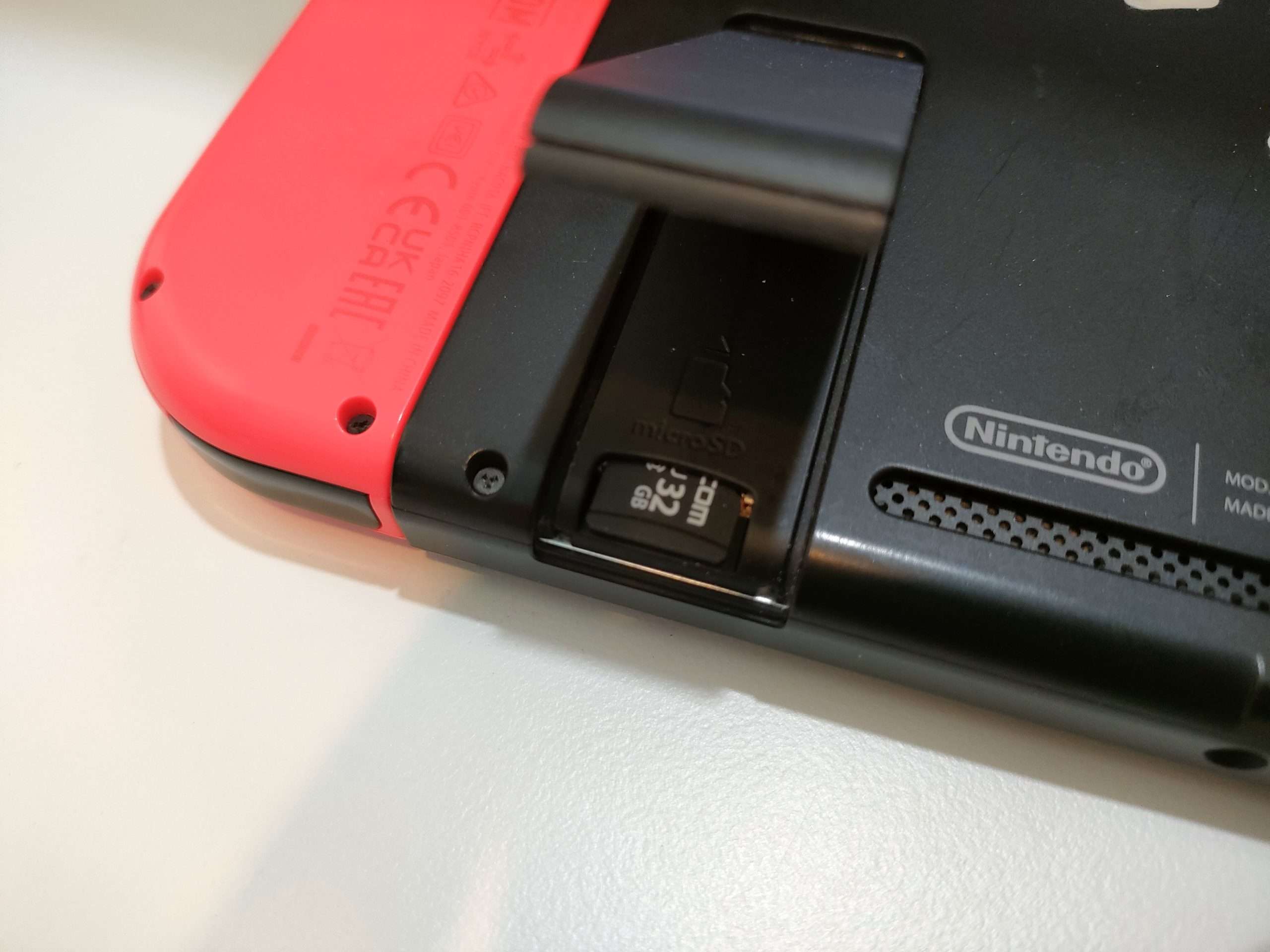 Nintendo Switch SDカードがカチッと入らない症状はパーツ交換で即日