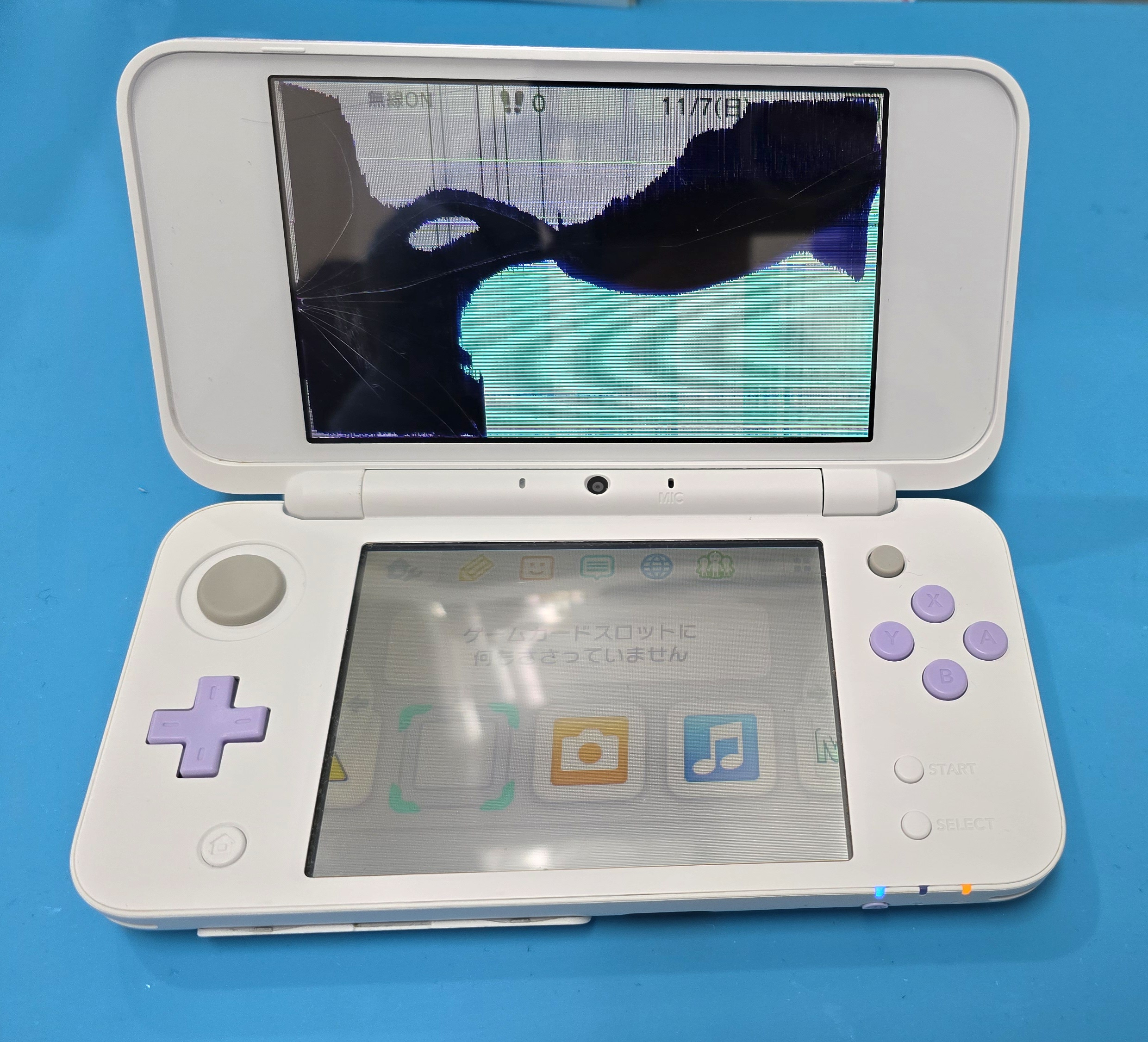 New 2DS LL ブラック/ブルー 画面損傷あり Newニンテンドー2DS LL 