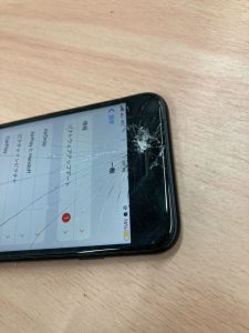 iPhoneSE(第2世代)の画面亀裂_iPhone修理